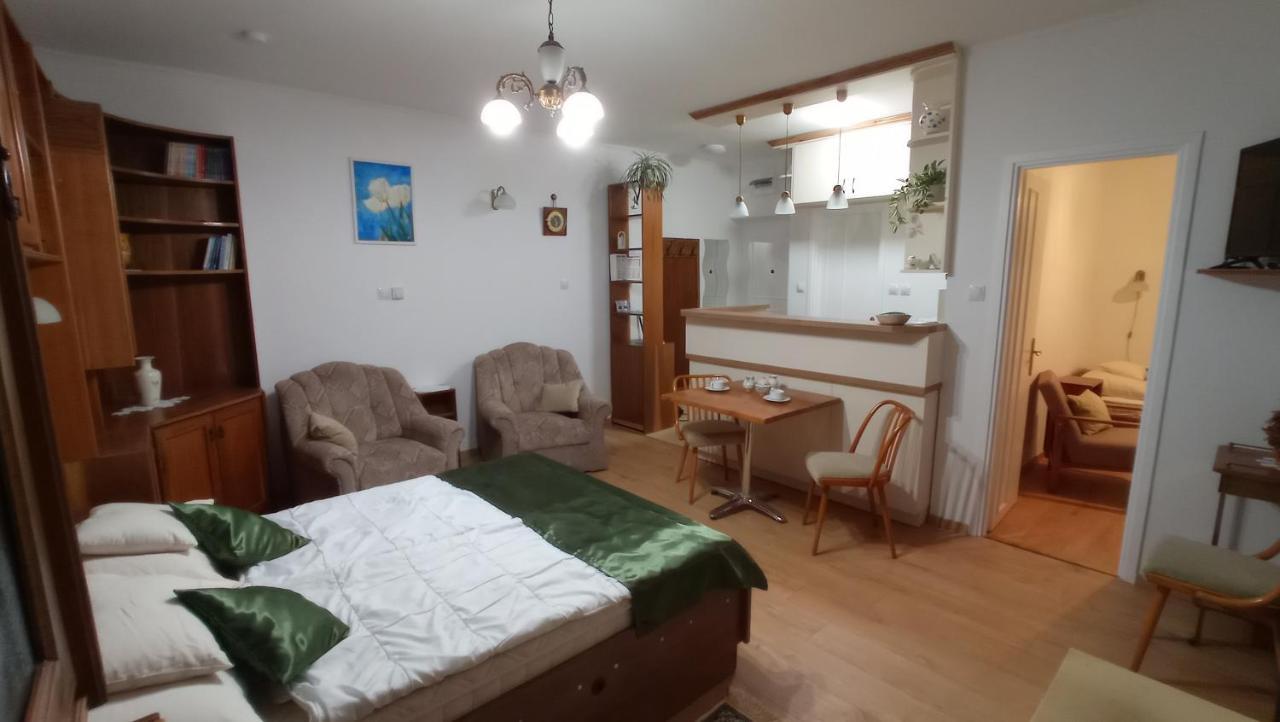 Londira Apartman Hévíz Esterno foto